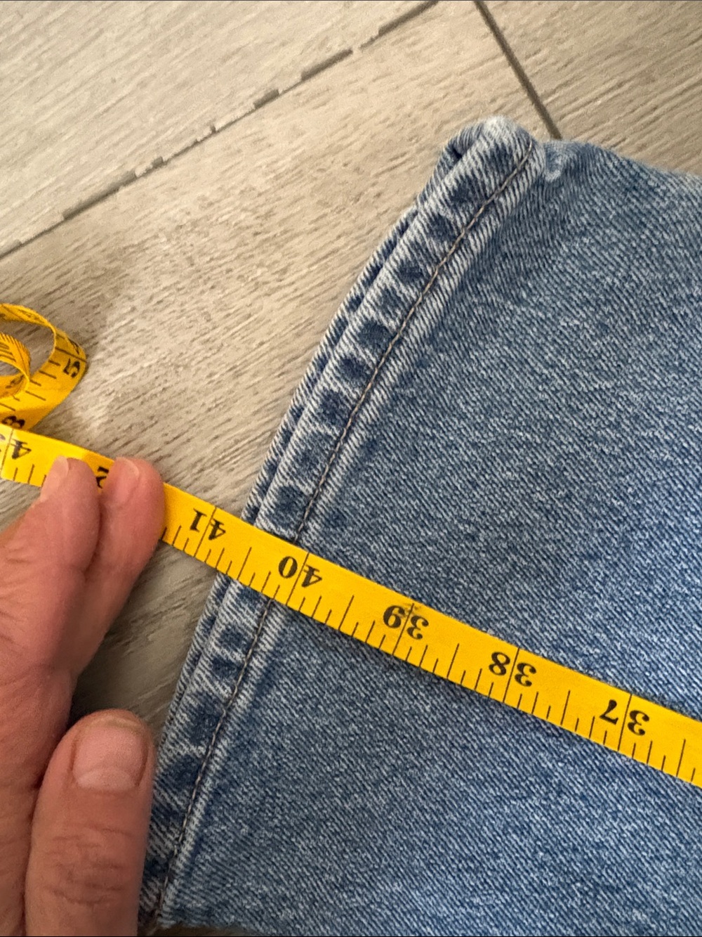 GAP Women’s Medium Wash Straight Jeans - Picture 5 of 7